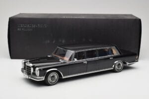 Mercedes 600 Pullman W100 Črn AUTOart 1:18 76197 Kovina – slika 8 od 8