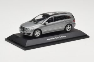 Mercedes R-Class W251 Palladium Silver Metallic Minichamps 1:43 B66960055 Kovina – slika 2 od 4