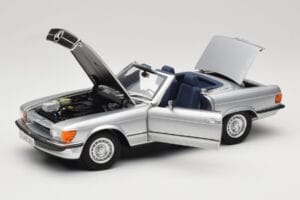 Mercedes R107 380 SL Srebrna Norev 1:18 183725 Kovina – slika 2 od 8