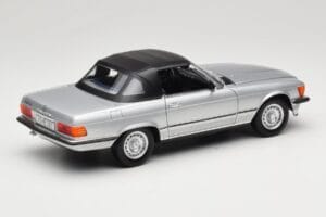 Mercedes R107 380 SL Srebrna Norev 1:18 183725 Kovina – slika 3 od 8