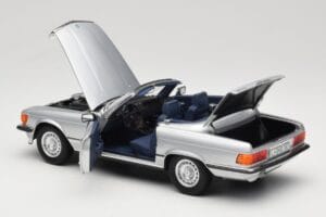 Mercedes R107 380 SL Srebrna Norev 1:18 183725 Kovina – slika 5 od 8