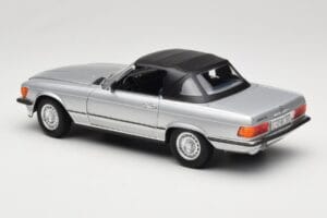 Mercedes R107 380 SL Srebrna Norev 1:18 183725 Kovina – slika 7 od 8