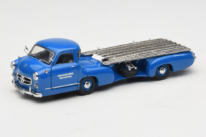 Mercedes Renntransporter Blue Wonder CMC 1:43 M-036K Kovina