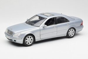 Mercedes S-Class W220 Svetlomodra Maisto 1:18 56050 Kovina