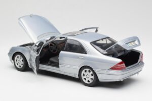 Mercedes S-Class W220 Svetlomodra Maisto 1:18 56050 Kovina – slika 5 od 8