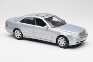 Mercedes S-Class W220 Svetlomodra Maisto 1:18 56050 Kovina – slika 6 od 8