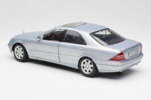 Mercedes S-Class W220 Svetlomodra Maisto 1:18 56050 Kovina – slika 7 od 8