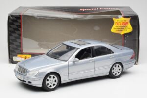 Mercedes S-Class W220 Svetlomodra Maisto 1:18 56050 Kovina – slika 8 od 8