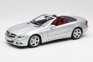 Mercedes SL 500 R230 Kabriolet Iridium Srebrna Minichamps 1:18 B66962388 Kovina