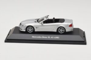 Mercedes SL 63 AMG R230 Silver Metallic Minichamps 1:43 B66960018 Kovina