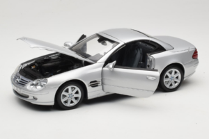 Mercedes SL R129 Srebrn Minichamps 1:18 B66962133 Kovina – slika 3 od 10