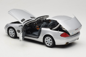 Mercedes SL R129 Srebrn Minichamps 1:18 B66962133 Kovina – slika 6 od 10