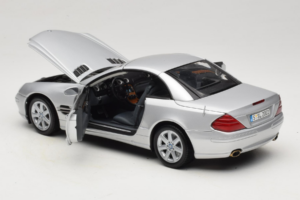 Mercedes SL R129 Srebrn Minichamps 1:18 B66962133 Kovina – slika 7 od 10