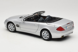 Mercedes SL R129 Srebrn Minichamps 1:18 B66962133 Kovina – slika 9 od 10