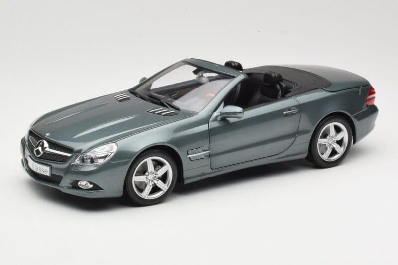 Mercedes SL R230 Amiant Green Minichamps 1:18 B66962389 Kovina