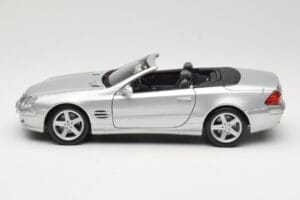 Mercedes SL R230 Srebrn Maisto 1:18 B66962125 Kovina – slika 4 od 8