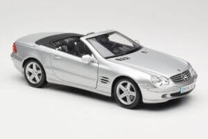 Mercedes SL R230 Srebrn Maisto 1:18 B66962125 Kovina – slika 6 od 8