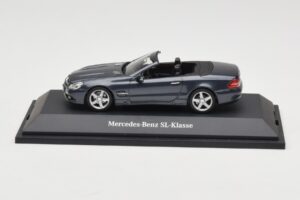 Mercedes SL R230 Tenorit Grey Metallic Minichamps 1:43 B66962392 Kovina