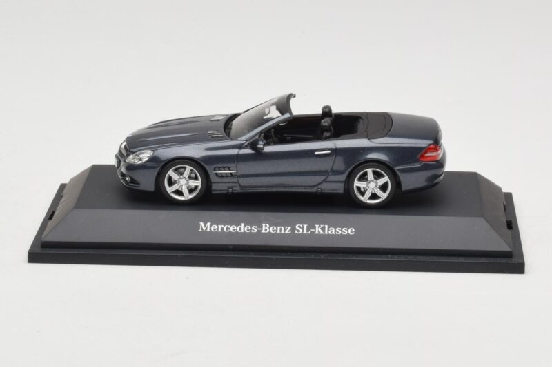 Mercedes SL R230 Tenorit Grey Metallic Minichamps 1:43 B66962392 Kovina