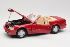 Mercedes SL500 R129 Rdeč Revell 1:18 08927 Kovina – slika 2 od 8
