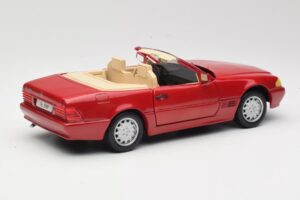 Mercedes SL500 R129 Rdeč Revell 1:18 08927 Kovina – slika 3 od 8