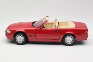 Mercedes SL500 R129 Rdeč Revell 1:18 08927 Kovina – slika 4 od 8
