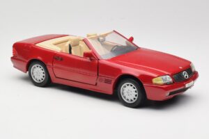 Mercedes SL500 R129 Rdeč Revell 1:18 08927 Kovina – slika 6 od 8