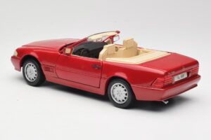 Mercedes SL500 R129 Rdeč Revell 1:18 08927 Kovina – slika 7 od 8