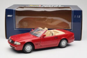 Mercedes SL500 R129 Rdeč Revell 1:18 08927 Kovina – slika 8 od 8