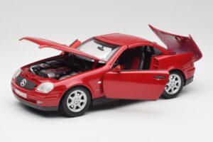 Mercedes SLK 230 R170 Rdeč Maisto 1:18 56023 Kovina – slika 3 od 9