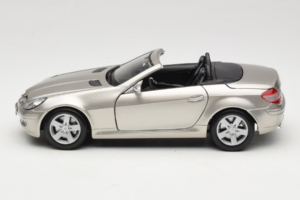 Mercedes SLK R171 Svetlo Bronasta Metalik Maisto 1:18 31674-R1 Kovina – slika 4 od 8