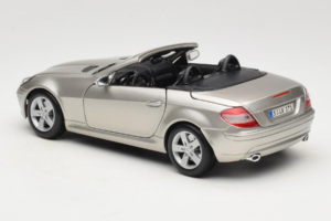 Mercedes SLK R171 Svetlo Bronasta Metalik Maisto 1:18 31674-R1 Kovina – slika 7 od 8