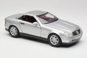 Mercedes SLK R170 Roadster Srebrn Maisto 1:18 31674 Kovina – slika 6 od 9