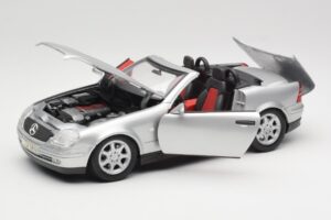 Mercedes SLK R170 Roadster Srebrn Maisto 1:18 31674 Kovina – slika 8 od 9
