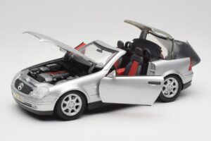 Mercedes SLK R170 Roadster Srebrn Maisto 1:18 31674 Kovina – slika 9 od 9