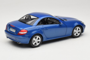 Mercedes SLK R171 Blue Metallic Minichamps 1:18 100033131 Kovina – slika 4 od 11