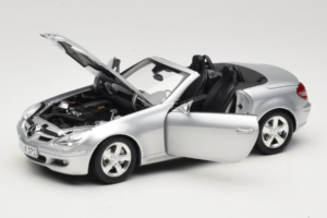 Mercedes SLK R171 Srebrn Minichamps 1:18 B66962318 Kovina – slika 2 od 9