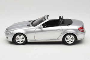 Mercedes SLK R171 Srebrn Minichamps 1:18 B66962318 Kovina – slika 4 od 9