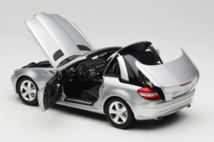 Mercedes SLK R171 Srebrn Minichamps 1:18 B66962318 Kovina – slika 6 od 9