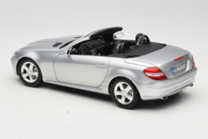 Mercedes SLK R171 Srebrn Minichamps 1:18 B66962318 Kovina – slika 8 od 9