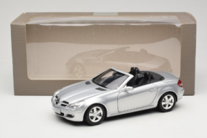 Mercedes SLK R171 Srebrn Minichamps 1:18 B66962318 Kovina – slika 9 od 9