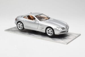 Mercedes SLR Vision Srebrn Omejena Izdaja Z Aluminijasto Osnovo Bburago 1:18 B66962102 Kovina – slika 6 od 8