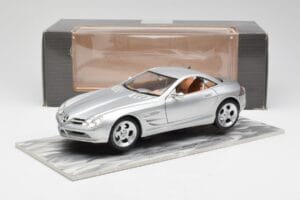 Mercedes SLR Vision Srebrn Omejena Izdaja Z Aluminijasto Osnovo Bburago 1:18 B66962102 Kovina – slika 8 od 8