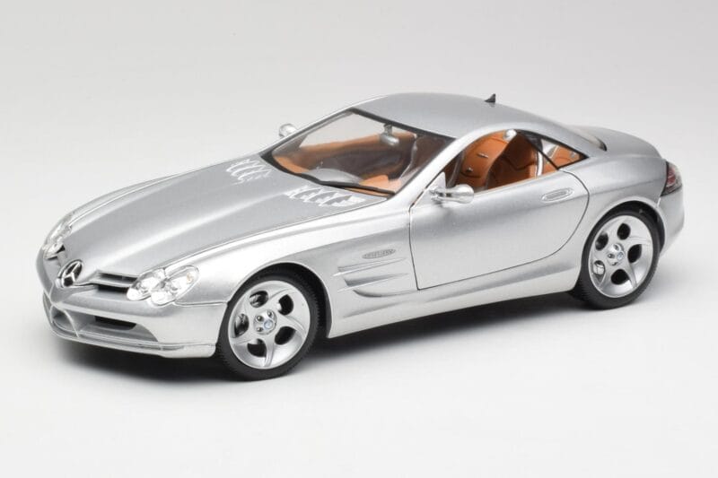 Mercedes SLR Vision Liquid Srebrna Maisto 1:18 B66962101 Kovina