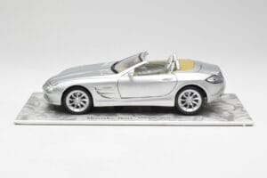 Mercedes SLR Vision Roadster Liquid Srebrna Maisto 1:18 B66963208 Kovina – slika 4 od 8