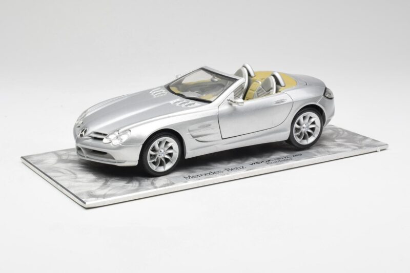 Mercedes SLR Vision Roadster Liquid Srebrna Maisto 1:18 B66963208 Kovina