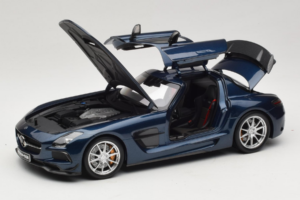 Mercedes SLS AMG Black Series Daytona Blue Metallic Minichamps 1:18 110033026 Kovina – slika 2 od 8