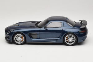 Mercedes SLS AMG Black Series Daytona Blue Metallic Minichamps 1:18 110033026 Kovina – slika 4 od 8
