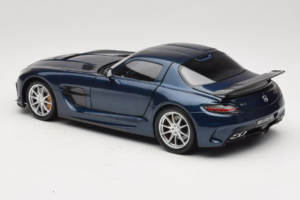 Mercedes SLS AMG Black Series Daytona Blue Metallic Minichamps 1:18 110033026 Kovina – slika 7 od 8