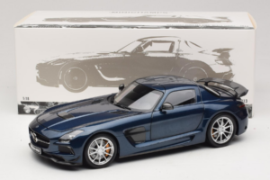 Mercedes SLS AMG Black Series Daytona Blue Metallic Minichamps 1:18 110033026 Kovina – slika 8 od 8